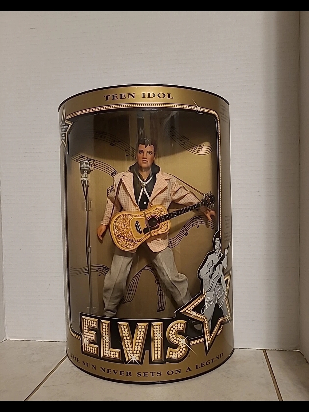 Hasbro Elvis Doll with Gold Guitar - Brown Hair, Cream Jacket